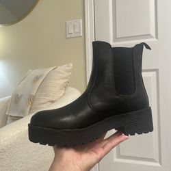 Dirty Laundry Chelsea Boots