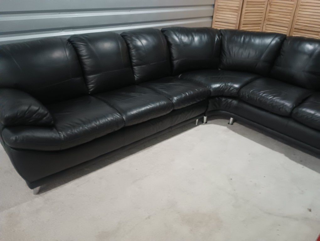 SECTIONAL GENUINE LEATHER BLACK COLOR.. DELIVERY SERVICE AVAILABLE 💥🚚💥