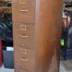 Filing cabinet (no keys)