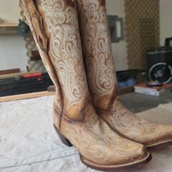 Cowgirl Boots Coral!!