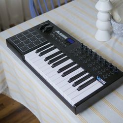 Alesis VI 25-key MIDI Controller keyboard