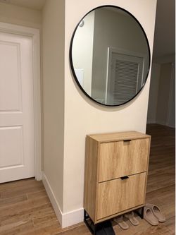 Round mirror