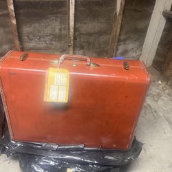 2 Vintage Luggage 