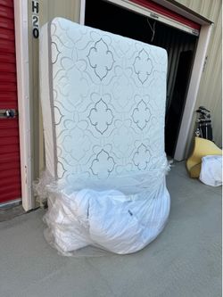 Full size matress