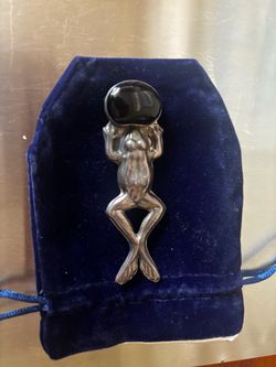 Sterling and onyx made in Mexico frog brooch (missing pin)
