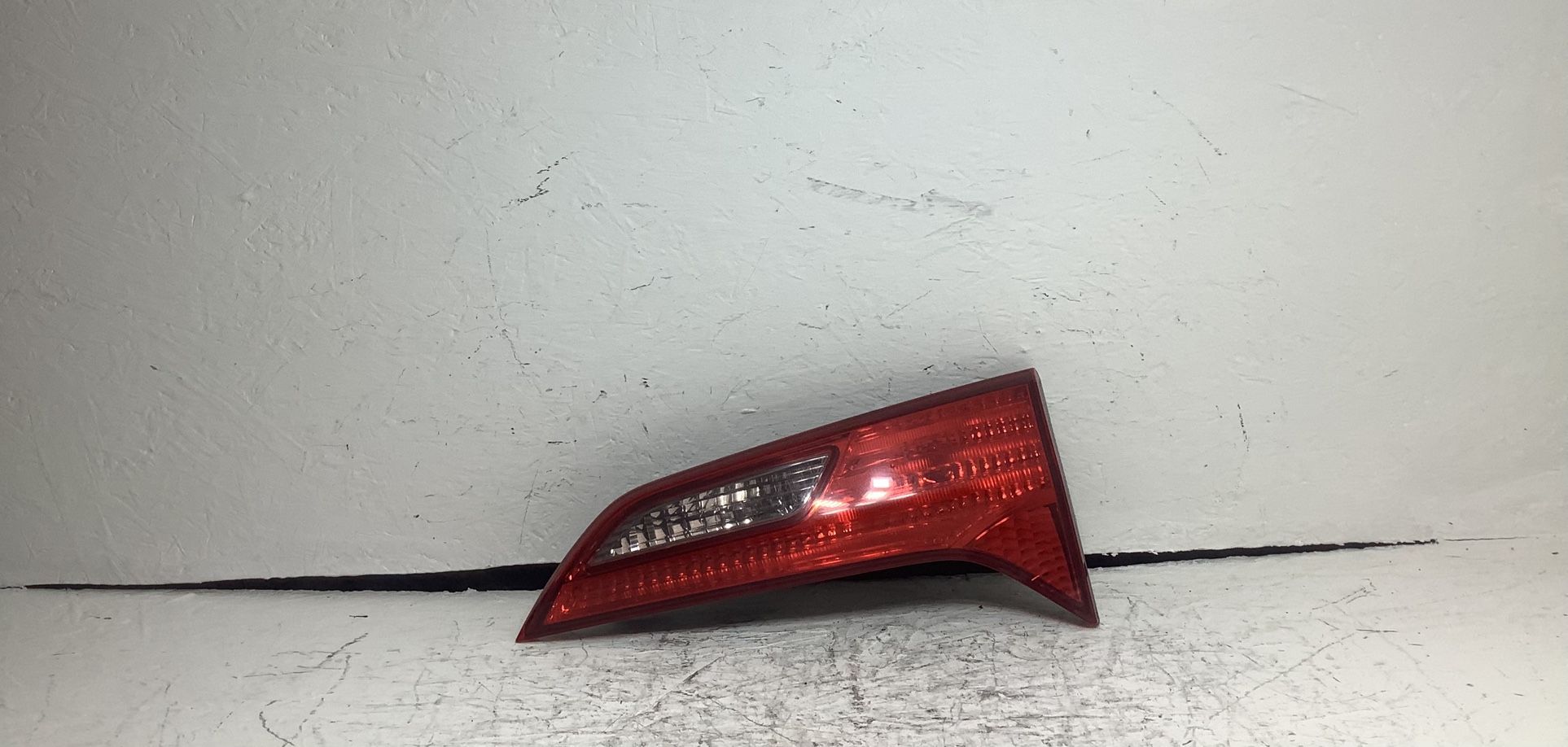2013 2015 Acura RDX right inner tail light (1CC)