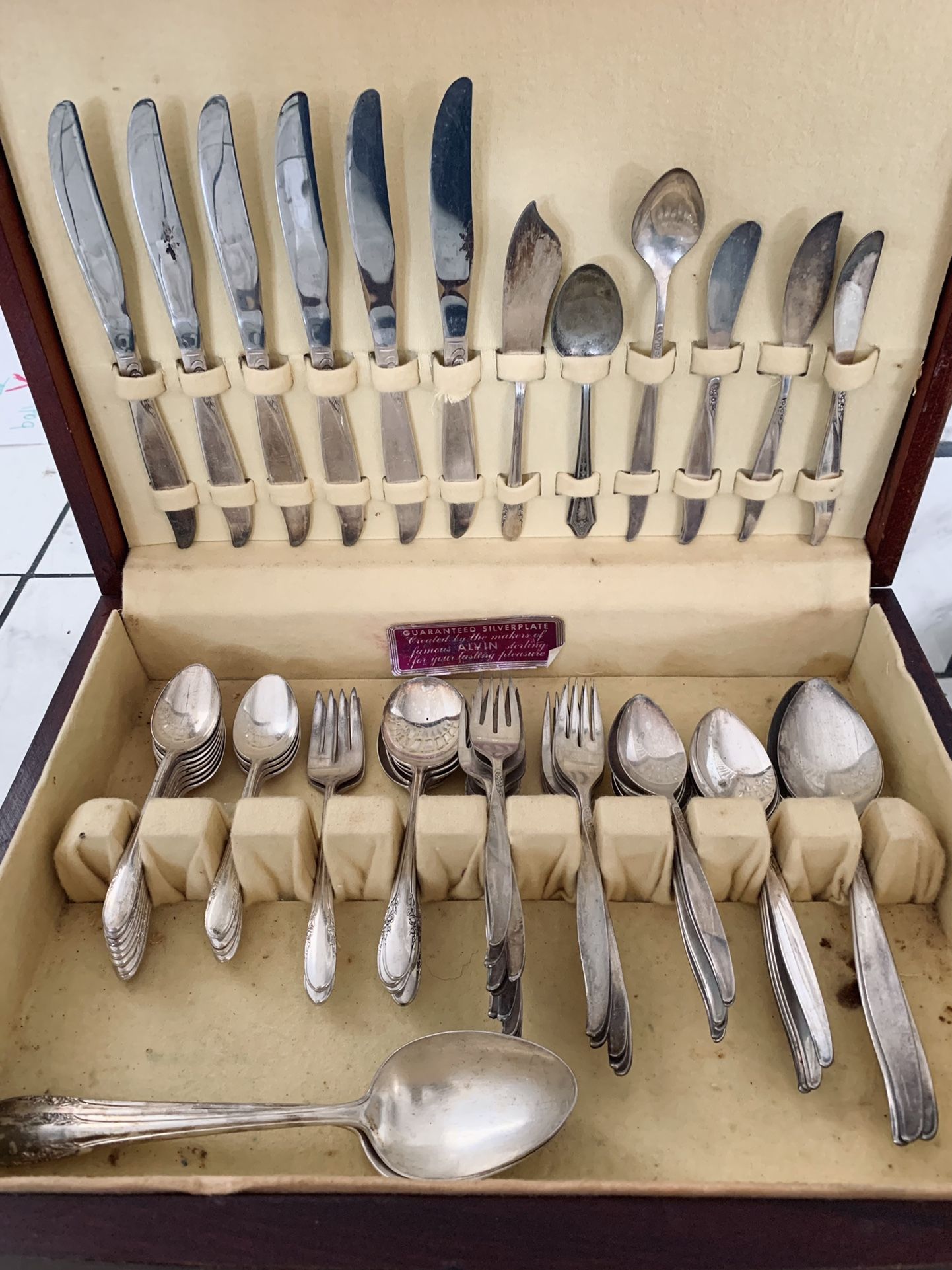 HUGE LOT 63 PCS VINTAGE ANTIQUE SILVERWARE FLATWARE ONIDA ALVIN 1940 SILVERPLATE