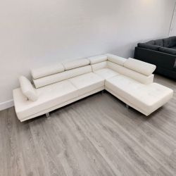 Sectional Sofa ( Financing Available ) 