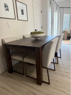 Dining Table & Chairs
