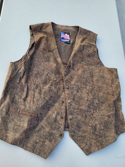 Men XL  USA brown leather vest Lot 88
Pick up 5 miles west of Janesville
Can meet westside Janesville