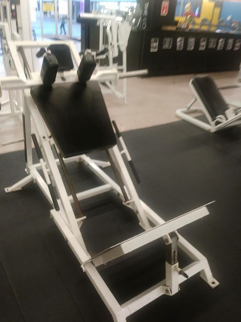 GYM EQUIPMENT, BODY MASTERS HACK SQUAT MACHINE