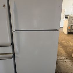Noche White Top Freezer Refrigerator Working Good 