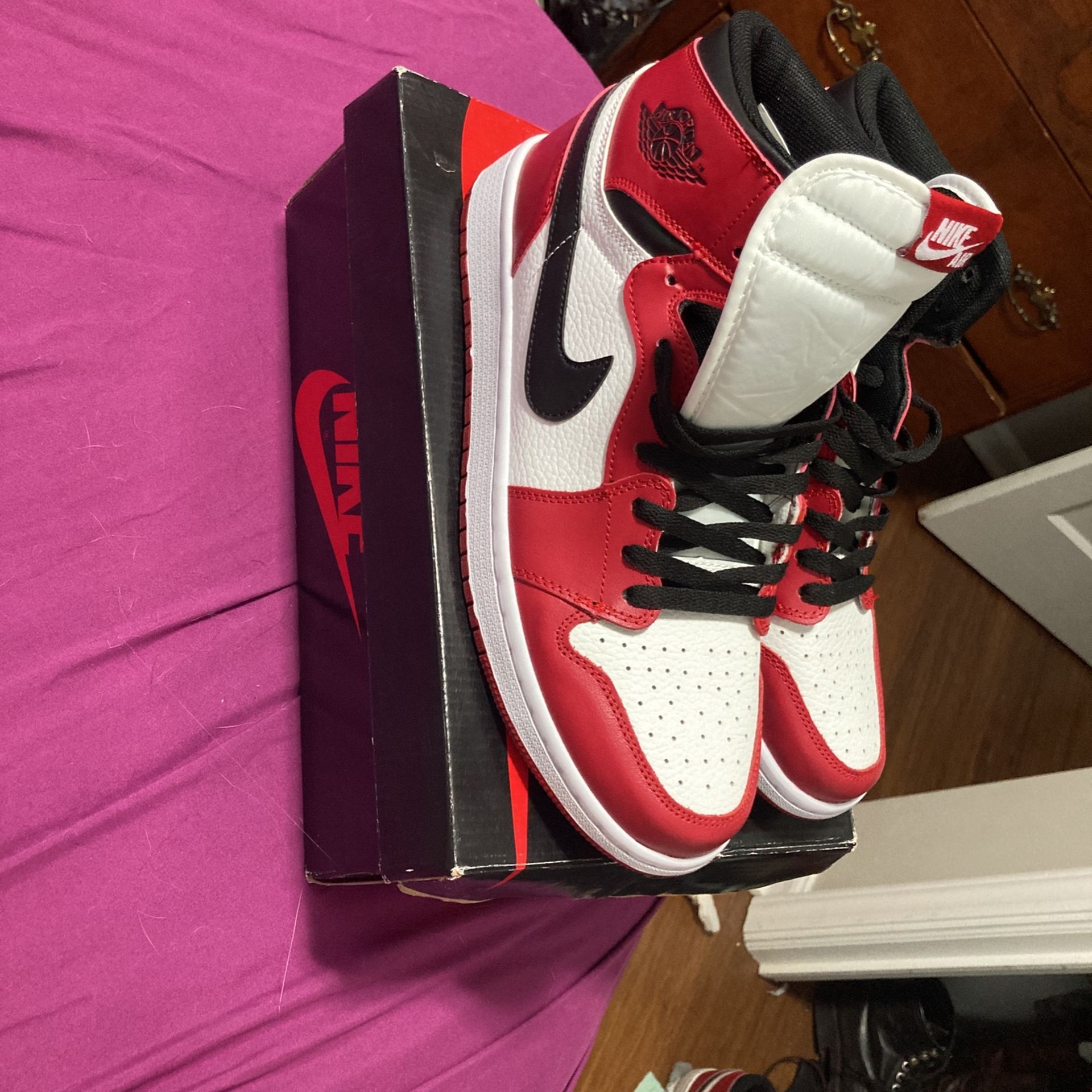 Air Jordan one Chicago size 11 men