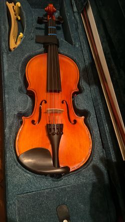 1/2 violin with outfits