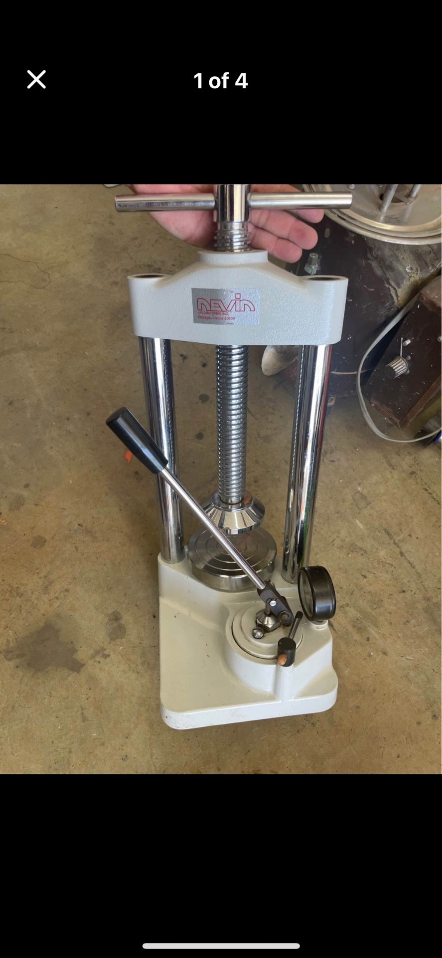 Nevin Hydraulic Flask Press