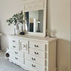 King Size Bedroom Set Ivory Cream Beige - Solid Wood - Bed, Dresser, Nightstand, Mirror
