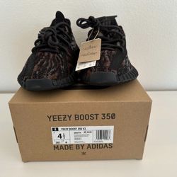 YEEZY 350 MX ROCK SIZE 4 1/2 DS NEW BELOW RETAIL PRICE !