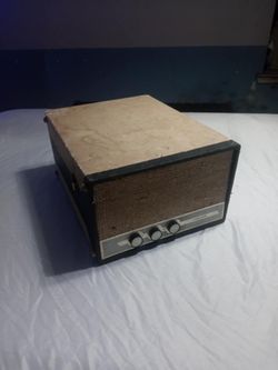 Vintage 1960's CARLTON Model 48-326 Portable Vinyl Record Player