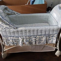 Le Cradle" bassinet