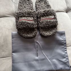 Balenciaga grey fluffy slides