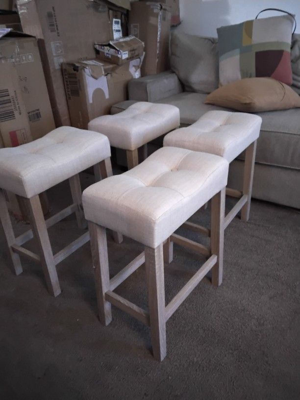 Bancos Beige / Beige Benches