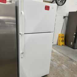 Maytag 30” Wide Top Freezer Refrigerator In Excellent Condition 