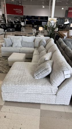 💞OM 💞  Brand New Living Room Sectional with Chaise