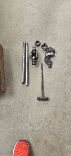Craftsman pipe Threader