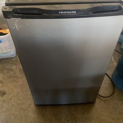Frigidaire Mini Refrigerator