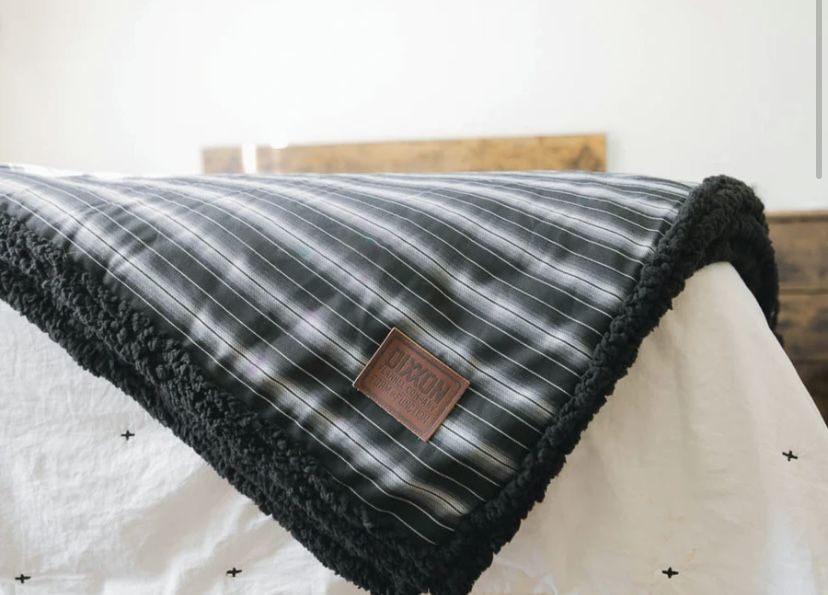 DIXXON BLACK SERAPE FLANNEL SHERPA BLANKET