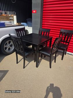Dinning table with 5 chairs