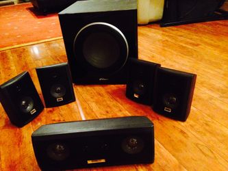 Like new surround sound speaker system 5.1 with subwoofer