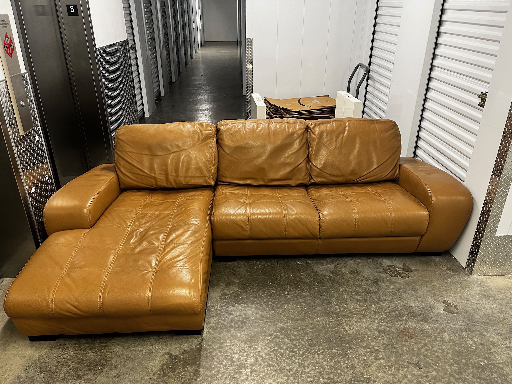 Violino Italian Leather Couch With Chase In Carmel Color