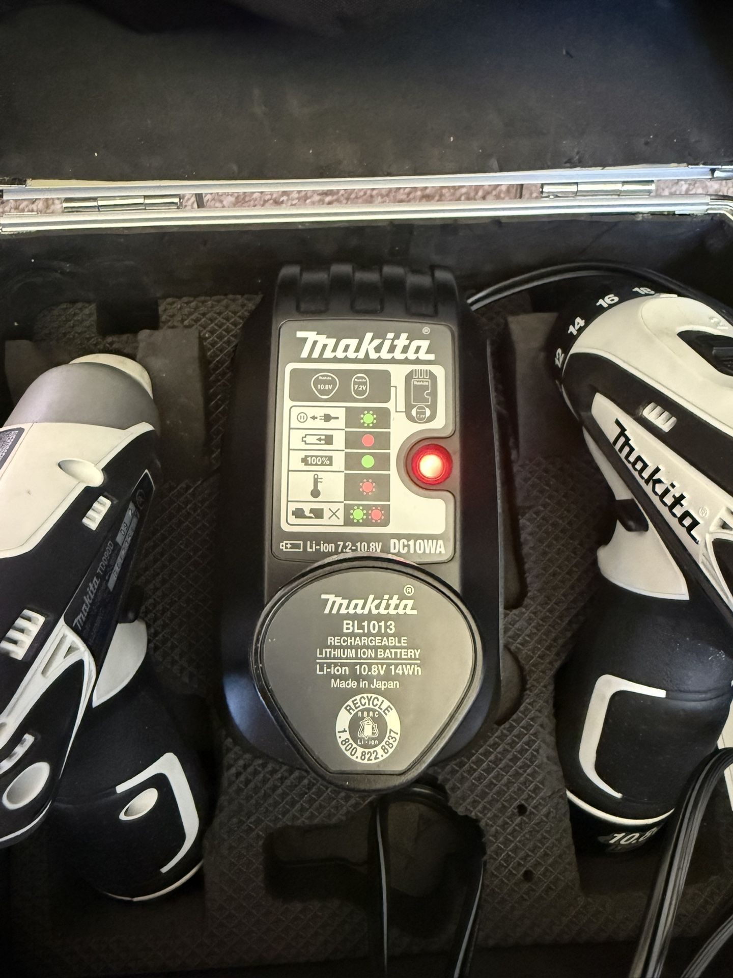 Makita 10.8v Drill/Driver combo With Charger And Case