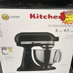 KitchenAid Artisan Series 5 Quart Tilt-Head Stand Mixer in a matte black finish. 