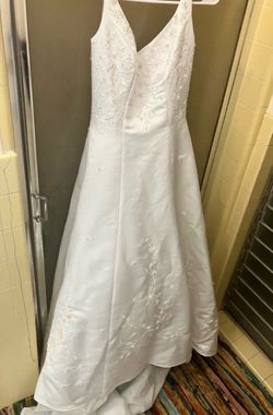JASMINE COUTURE A-Line White Wedding Dress Size: 8