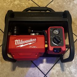 Milwaukee Portable Air Compressor M18