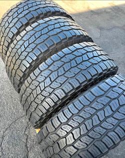 285 60 20 Cooper tires Con 80% de Vida Las 4