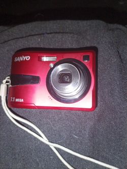 Sanyo 7.1 Mega Digital Point and Shoot Camera