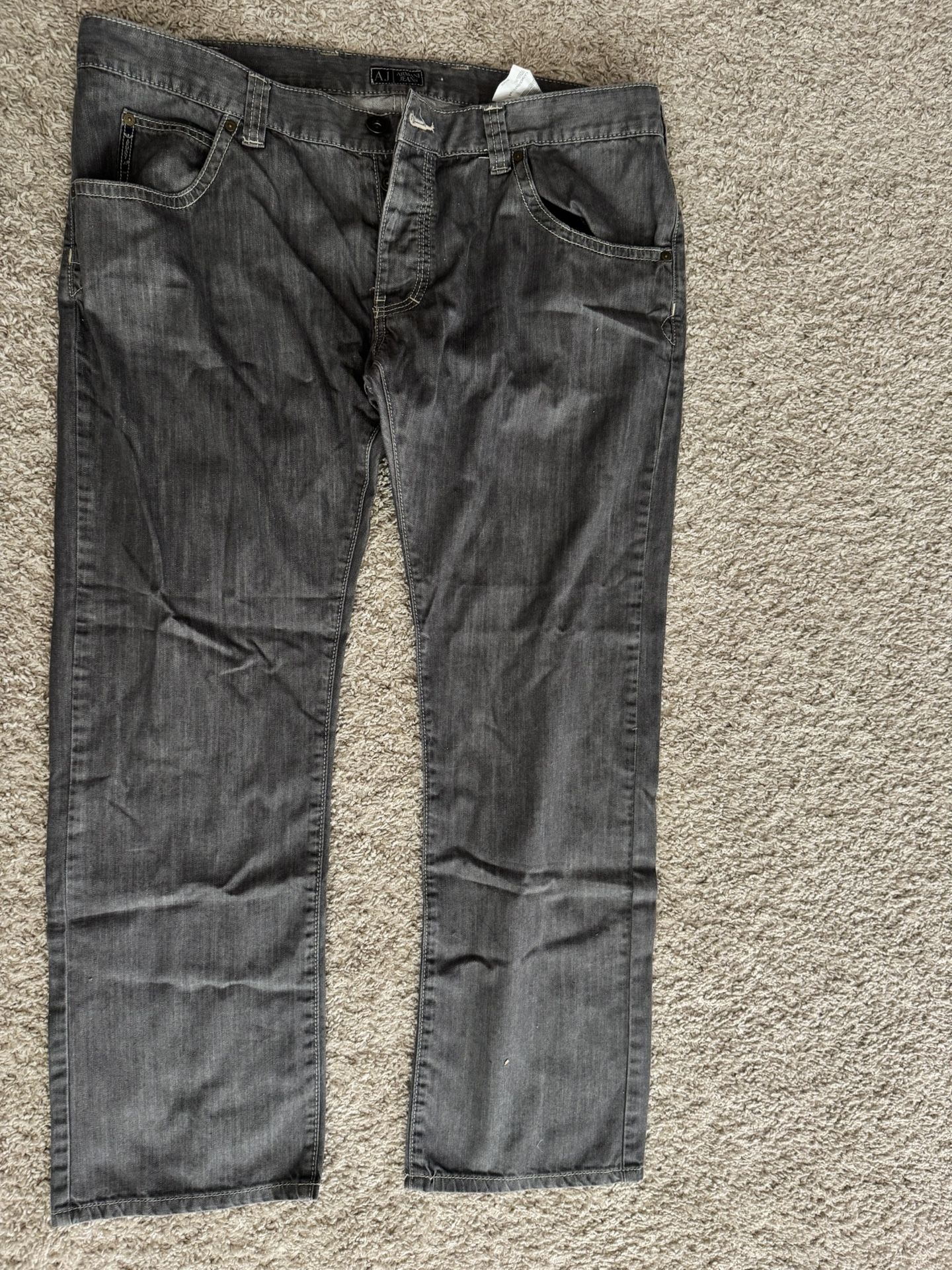 Men’s Armani pants, size 40.