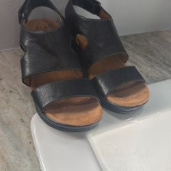 Size 7 To 7 1/2 Leather Shoes $10