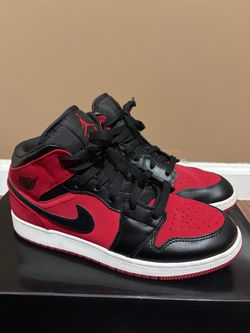 Air Jordan 1 Mid Bred Sneakers