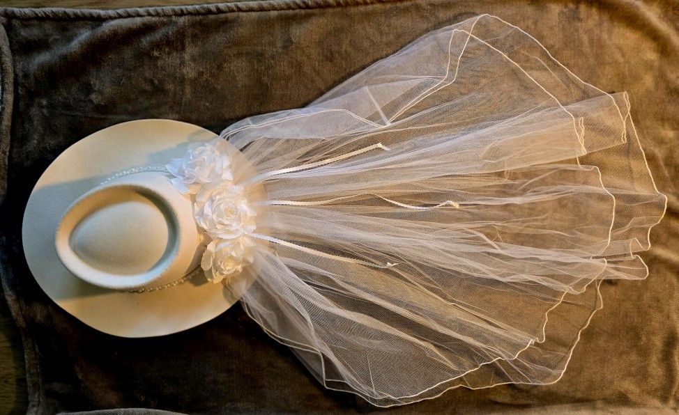 Western Bridal Cowgirl Hat with Veil