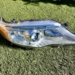 2011 - 2012 Toyota Avalon Xenon HID Passenger Side Headlight 