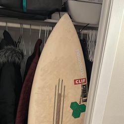 Short Surfboard 5’9”