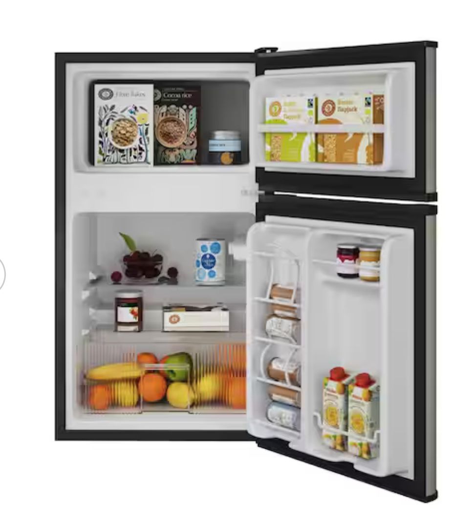 EdgeStar 19 Inch Wide 3.1 Cu. Ft. Fridge/Freezer