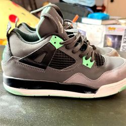 Jordan  Retro 4 Size 2 Kids 