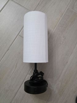 Color changing table lamp