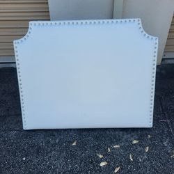Contoured Twin Headboard w/Power Outlets & USB & USB-C Ports