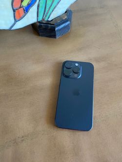 iPhone 15 Pro 256gb ( Scratched) - Unlocked Black color